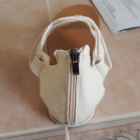 Sandles - Picture 3 of 3